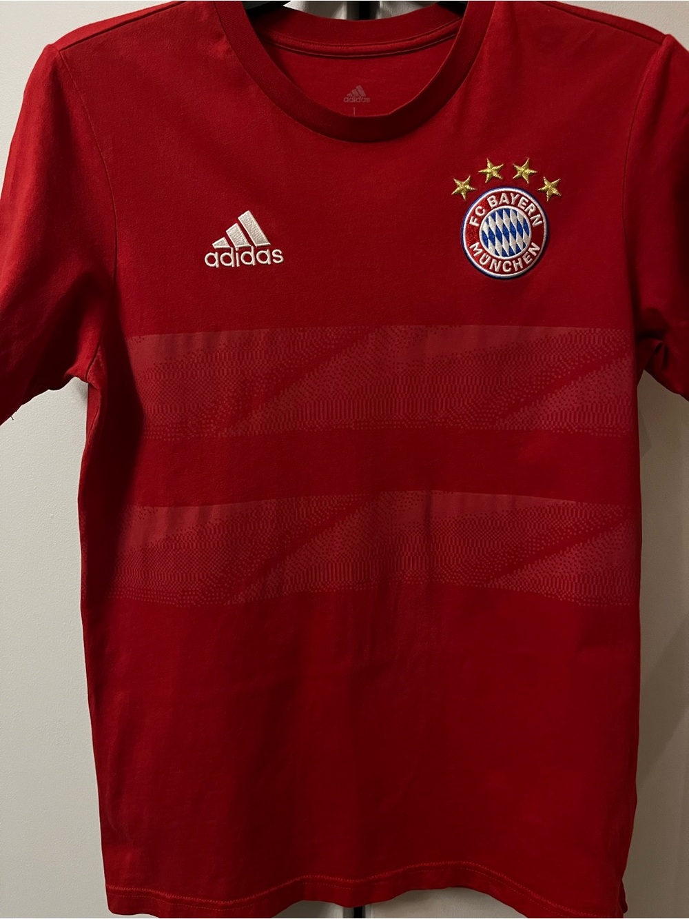 Adidas FC Bayern München Youth  Red Short Sleeve Soccer Tee Shirt- Size L